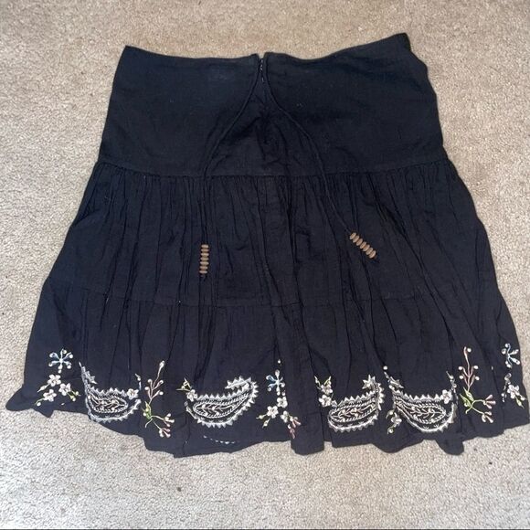 Guess Jeans Authentic black floral embroidered circle skirt size 24 - Picture 4 of 6